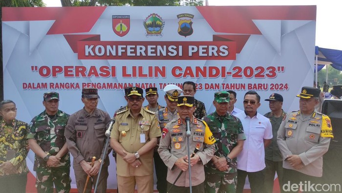 Konferensi Pers Operasi Lilin Candi 2023 di Simpang Lima Semarang, Jumat (22/12/2023).
