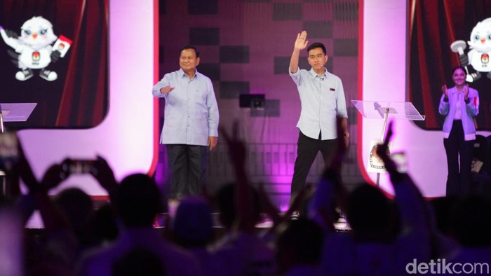 Kostum Khas Capres-Cawapres di Debat Kedua Pilpres 2024