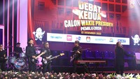 Ini momen saat Cokelat menjadi salah satu penampil di debat perdana Cawapres 2024 di JCC, Jakarta, Jumat (22/12/2023).