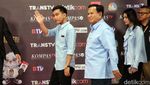 Lambaian Tangan Tiga Paslon Capres Cawapres