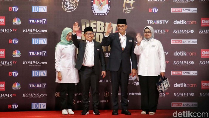 Tiga Paslon Capres Cawapres 2024 telah tiba di JCC Senayan, Jakarta, ikut ikuti debat Cawapres 2024. Ini momennya.