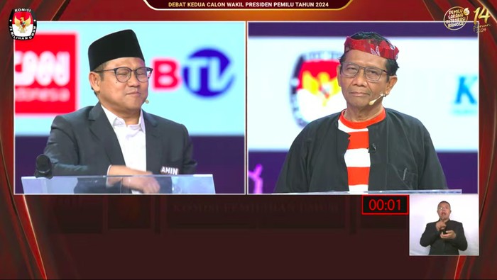 Mahfud Md mengatakan pinjol dan judi online jadi tantangan dalam perkembangan ekonomi digital. Cak Imin mengatakan kebijakan masih perlu diselepet. (YouTube KPU RI)
