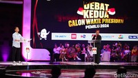 Mahfud menyebut para diplomat itu terkadang tidak mengerti setelah diberi tugas. Mahfud berjanji akan mengatur terkait rekrutmen diplomat itu.