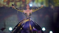 Beberapa selebriti juga hadir seperti Katy Perry, Lionel Richie, Andrea Bocelli,dan Judi Dench. Yui Mok - WPA Pool/Getty Images.