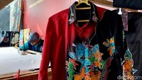 Salah satu karya batik tulis para warga binaan Lapas Klas I Lowowaru Kota Malang yang telah menjadi kemeja batik.