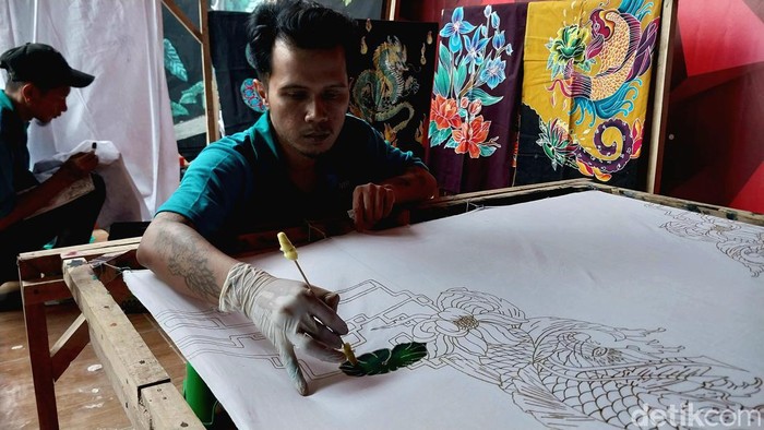 Menengok Pembuatan Batik Tulis Karya Warga Binaan di Lapas Lowokwaru Malang Pembuatan batik tulis karya warga binaan di Lapas Lowokwaru Malang