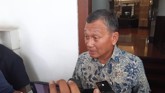Menteri ESDM Arifin Tasrif di Kantornya, Jumat (22/12/2023)