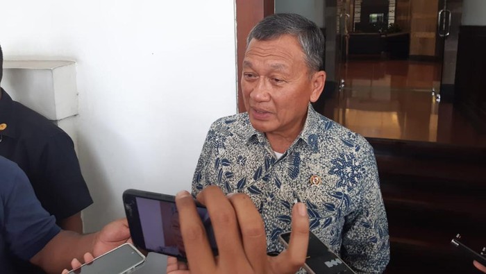 Menteri ESDM Arifin Tasrif di Kantornya, Jumat (22/12/2023)