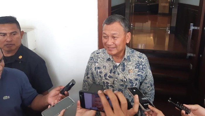 Menteri ESDM Arifin Tasrif di Kantornya, Jumat (22/12/2023)