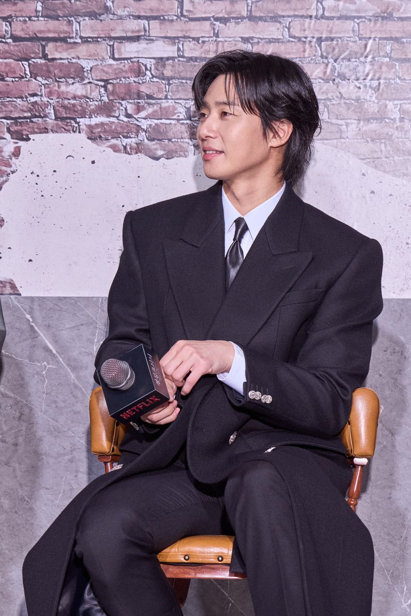 Park Seo Joon, pemain drama Korea Netflix Gyeongseong Creature menghadiri konferensi pers di Seoul pada Selasa (19/12/2023)