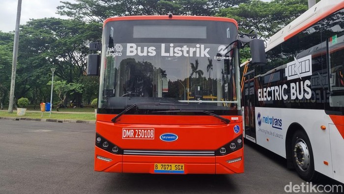 Peluncuran 26 Bus Listrik Damri untuk unit TransJakarta, Jumat (22/12/2023).