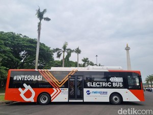 Viral Bus TransJakarta Kabur Usai Tabrak Mobil di Tengah Jalan Jaksel