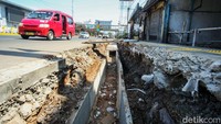 Pembongkaran trotoar Margonda dilakukan mulai Oktober 2023 lalu. Padahal trotoar tersebut baru saja selesai direvitalisasi.