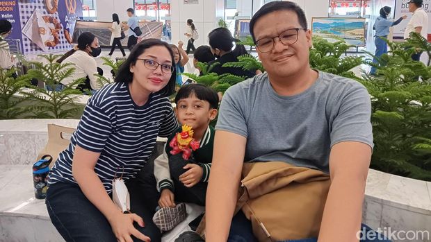 Penumpang kereta cepat Whoosh. (Damaris Fanuelle Kurnia Candra/detikcom)