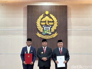 Pemprov Sulsel Serahkan SK Perpanjangan Masa Jabatan Pj Bupati Takalar