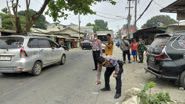 Polisi Cek TKP Kecelakaan di Bogor