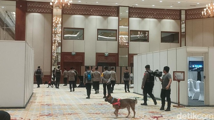 Polisi Sterilisasi JCC Senayan