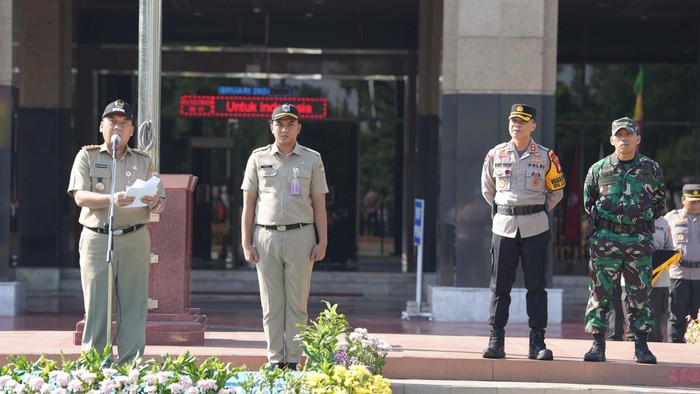 Polres Metro Jakarta Barat bersama Forkopimko Jakarta Barat melaksanakan apel gelar pasukan operasi kepolisian terpusat lilin 2023. (dok istimewa).