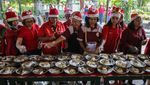 Potret Berbagi Makanan Gratis Rayakan Natal di Gereja Semarang