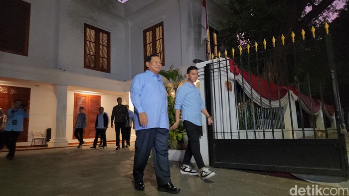 Prabowo dan Gibran jelang debat cawapres, 22 Desember 2023. (Adrial Akbar/detikcom)