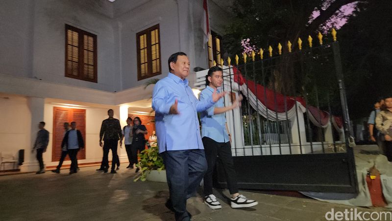 Prabowo dan Gibran jelang debat cawapres, 22 Desember 2023. (Adrial Akbar/detikcom)