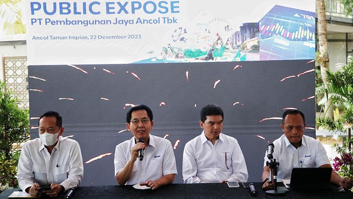 Public Expose PT Pembangunan Jaya Ancol PT Pembangunan Jaya Ancol Tbk menggelar public expose di kawasan Ancol, Jakarta. Dirut PT Pembangunan Jaya Ancol Winarto hadir dalam public expose tersebut.