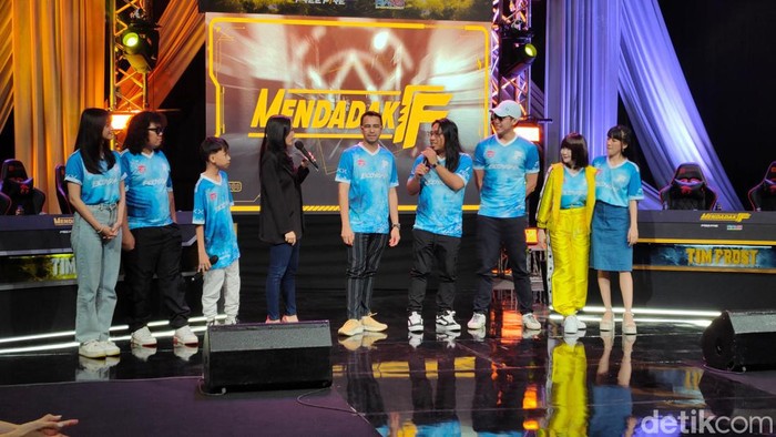 Rans Entertainment hari ini, Jumat (22/12/2023), menyelenggarakan kompetisi esports bertajuk Mendadak FF. Acaranya diisi pertarungan beberapa artis, cosplayer, kreator, komedian, hingga pro player dalam memainkan game besutan Garena, yaitu Free Fire.