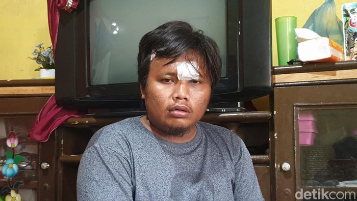 Rico Evandes Simanjuntak saat ditemui di kediamannya. (Goklas Wisely/detikSumut)