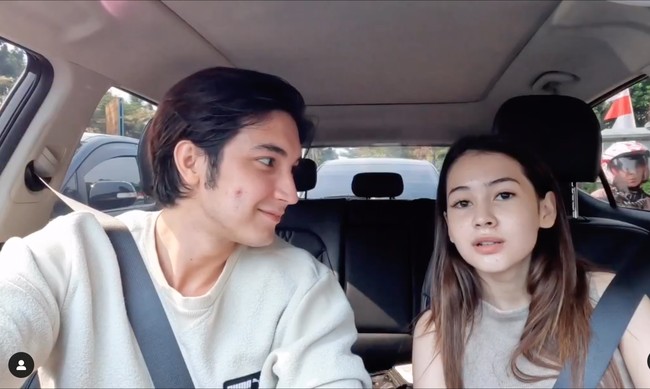 Sandrinna dan Junior diketahui sudah berpacaran sejak awal tahun 2023. Walaupun banyak mendapat nyinyiran dari netizen namun keduanya tetap terlihat kompak bersama. Foto: Instagram/@sandrinna_11/@juniorrobertss