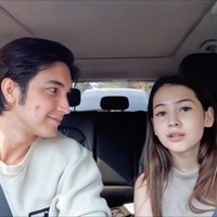 Sandrinna dan Junior diketahui sudah berpacaran sejak awal tahun 2023. Walaupun banyak mendapat nyinyiran dari netizen namun keduanya tetap terlihat kompak bersama. Foto: Instagram/@sandrinna_11/@juniorrobertss