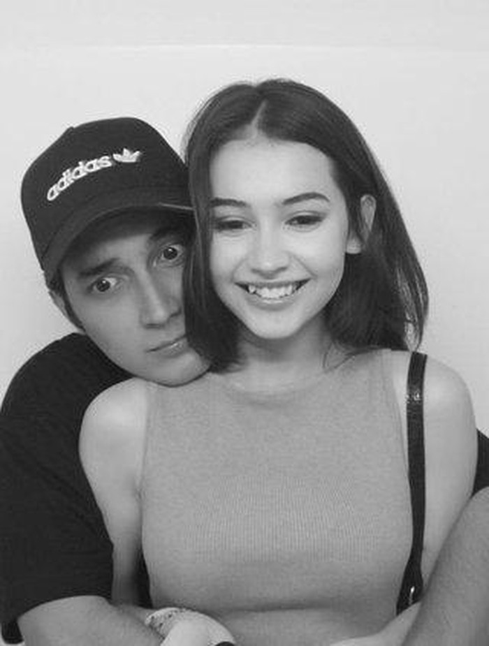 Sandrinna Michelle dan Junior Roberts
