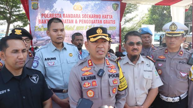 Sejumlah sopir angkutan umum di kawasan Bandara Soekarno-Hatta menjalani pemeriksaan kesehatan jelang Natal dan Tahun Baru 2024 (dok istimewa)