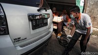Sebagai upaya berkelanjutan, Pemerintah Provinsi DKI Jakarta juga terus menggencarkan uji emisi kendaraan, terutama kendarana usia di atas 3 tahun. Pradita Utama/detikcom/File.