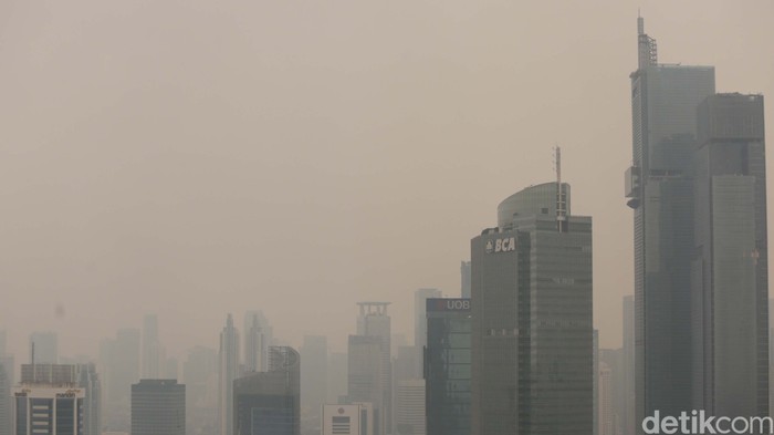 Pertengahan tahun 2023, sejumlah kota di Indonesia dilanda polusi udara, termasuk Jakarta. Polusi udara di Jakarta bahkan menyebabkan meningkatnya kasus ISPA.