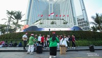 Tak hanya di kawasan Bundaran HI, kelompok paduan suara ini juga tampil semarak di pedestrian Plaza Indonesia, Pedestrian Djakarta Theater, dan Jakarta Creative Zone Riverview by JXB.