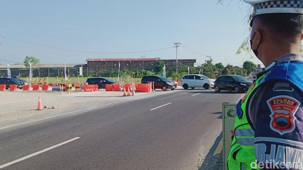 Situasi exit tol Jogja-Solo di Desa Kuncen, Kecamatan Ceper, Klaten, Jumat (22/12/2023) pagi.