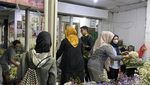 Jelang Nataru Pasar Bunga Kayoon Ramai Pembeli