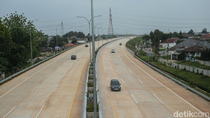 Suasana Tol Pamulang-Cinere yang Dibuka Gratis Hari Ini Suasana Tol Pamulang-Cinere yang Dibuka Gratis Hari Ini
