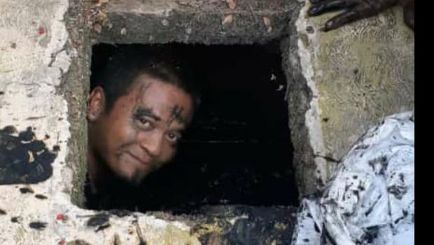 Tak banyak orang mau membersihkan selokan hingga badan berlumur lumpur hitam. Tapi tidak bagi Deni Kurniawan. Berikut kisahnya. (dok Pribadi/Deni K)