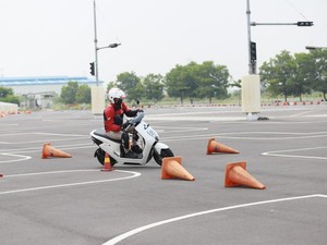 Hitung Biaya BBM Honda BeAT vs Konsumsi Listrik EM1 e: