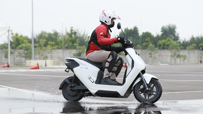 Test ride Honda EM1 e: