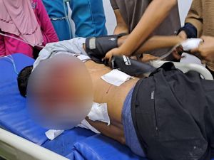 Relawan Prabowo yang Ditembak Lumpuh Usai Peluru Menembus Tulang Belakang
