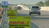 Pengemudi dapat melewatinya melalui gerbang tol Banyudono dan gerbang tol Colomadu hingga Karanganom, Klaten.