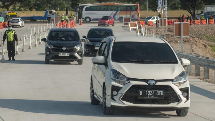 Tol Solo-Jogja Dibuka Fungsional Mulai Hari Ini, Begini Suasananya Sejumlah rambu peringatan terpasang di pinggir jalur fungsional tol Solo-Yogyakarta di Boyolali, Jawa Tengah, Jumat (22/12/2023). PT Jasamarga Jogja Solo (JMJ) mulai mengoperasikan jalur fungsional tol Solo-Yogyakarta untuk arus mudik liburan Natal 2023 dan Tahun Baru 2024 sehingga pengemudi dapat melewatinya melalui gerbang tol Banyudono dan gerbang tol Colomadu hingga Karanganom, Klaten. ANTARA FOTO/Aloysius Jarot Nugroho/nym.