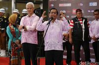 Tampil Beda, Gaya Ganjar Pranowo & Mahfud MD Pakai Baju Adat Di Debat ...