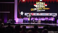 Cak Imin juga berbicara soal bantuan untuk desa sebesar Rp 5 miliar. Cak Imin menjelaskan bahwa pihaknya ingin mendorong desa-desa di Indonesia bisa berkembang dan tumbuh. Oleh karena itu pihaknya berjanji akan menyediakan program bantuan Rp 5 miliar untuk setiap desa. Pihaknya juga akan memastikan ada 5% anggaran dari APBN atau sekitar Rp 150 triliun dikhususkan untuk kaum muda Indonesia.