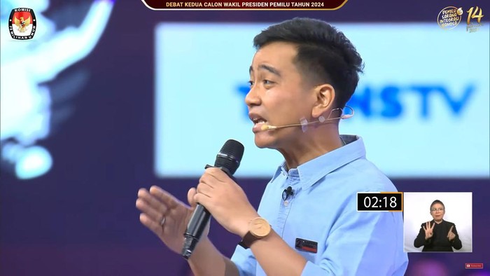 Calon Wakil Presiden (Cawapres) No Urut 2, Gibran Rakabuming Raka menyampaikan visi dan misinya dalam pembuka debat perdana cawapres 2024. Gibran mengatakan akan memberantas kemiskinan dan melanjutkan pemerataan ekonomi.