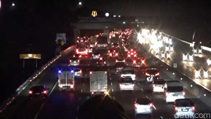 Volume lalin di Tol Cikampek meningkat jelang libur Natal dan Tahun Baru