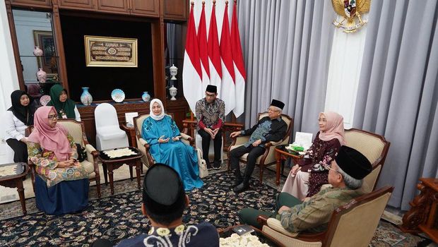 Wakil Presiden Ma'ruf Amin menerima kunjungan Cendekiawan Perempuan Mesir Dr. Nahlah Sabry El-Saidy, di Rumah Dinas, Jakarta. (Instagram @kyai_marufamin)