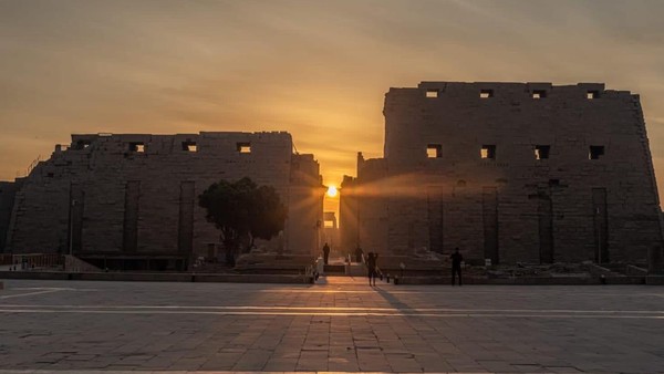 Potret Fenomena Solstis di Kuil Karnak Luxor Mesir